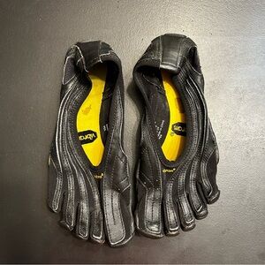 Vibram Black FiveFingers Jaya 38